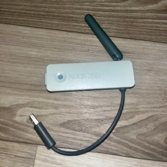 XBOX 360 Console and Wireless Adapter with 3 Games - Picture 7 of 8